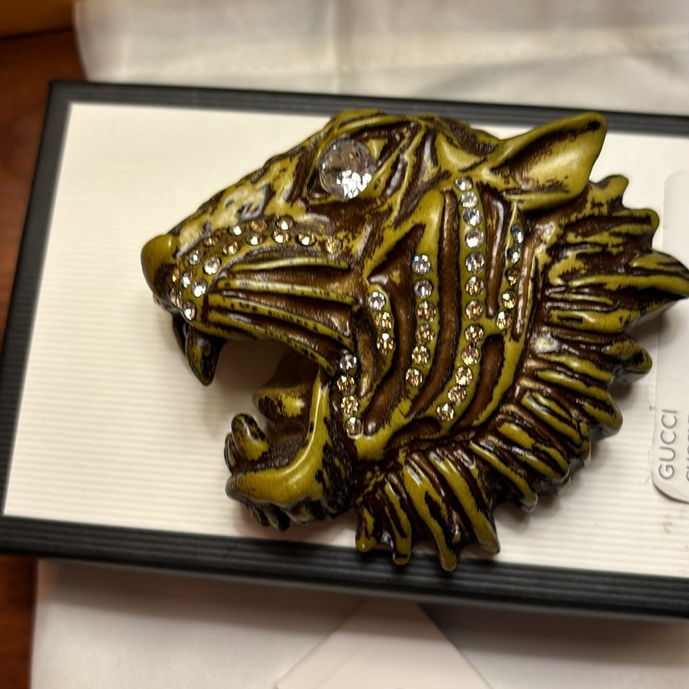 Gucci Tiger Head Brooch in Gold and Brown - Picture 5 of 6